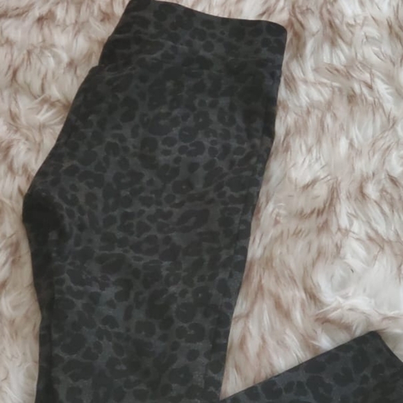LOFT Animal Print Jegging Size L Jeggings Black Gray Leopard Knit Slim Stretch🌴 - Picture 5 of 6